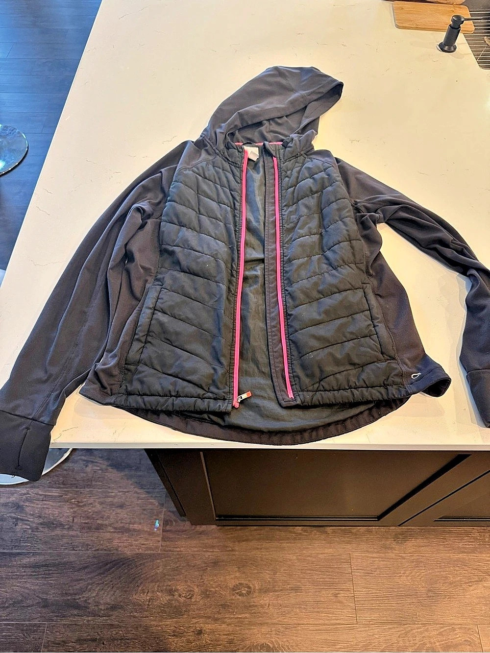 GapFit Quilted Hooded Jacket in Black Size Medium